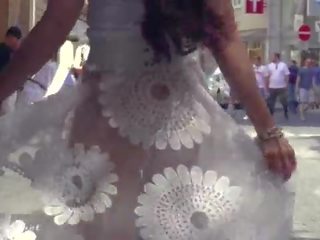 Funk by - jeny smith walks i offentlig i transparent kjole uten truser