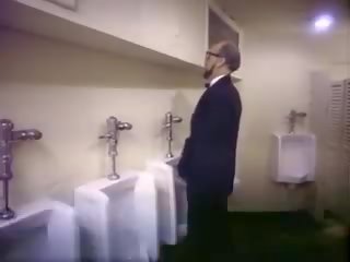 Επακρώς groovy κλασσικό Ενήλικος βίντεο σκηνή σε ένα τουαλέτα stall