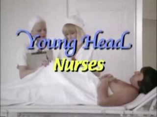 젊은 머리 간호사