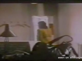 আমার কিশোর daughter-1974-cfnm-voyeurism-scene