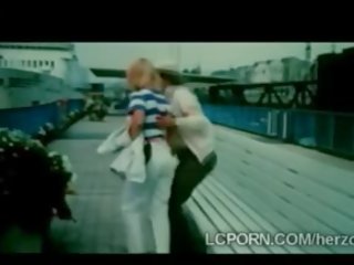 Kaakit-akit blondie nakakuha kanya puke kinakain sa antigo malaswa video