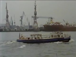 Seks empat orang di sebuah kapal laut